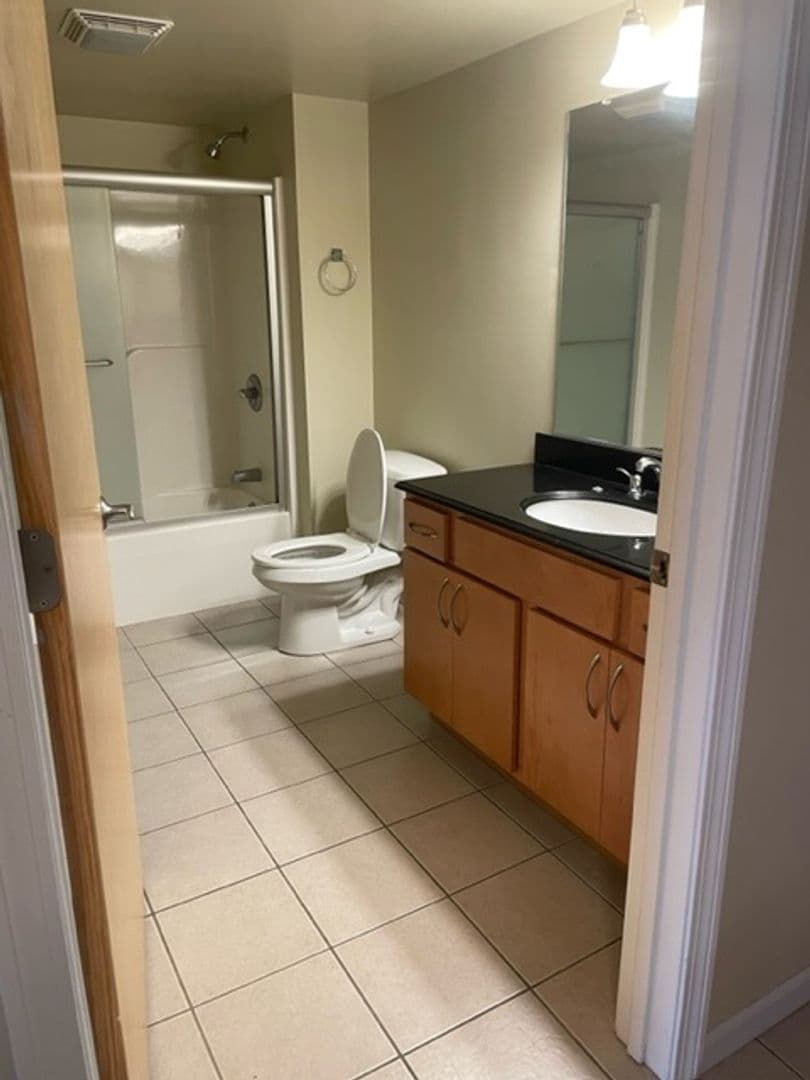 New Bedford Apartment: 10 Manomet Street