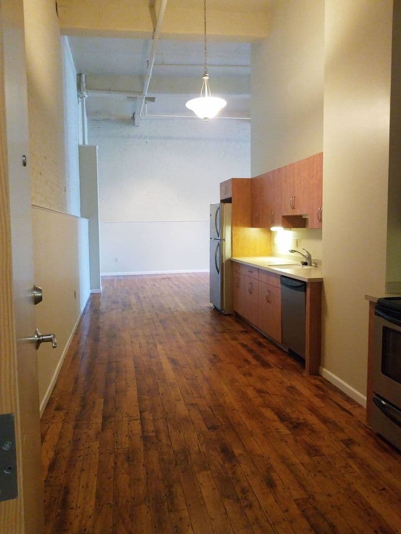 New Bedford Apartment: 75 Wamsutta Street
