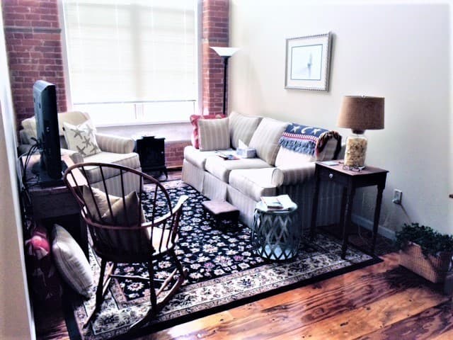 New Bedford Apartment: 10 Manomet Street
