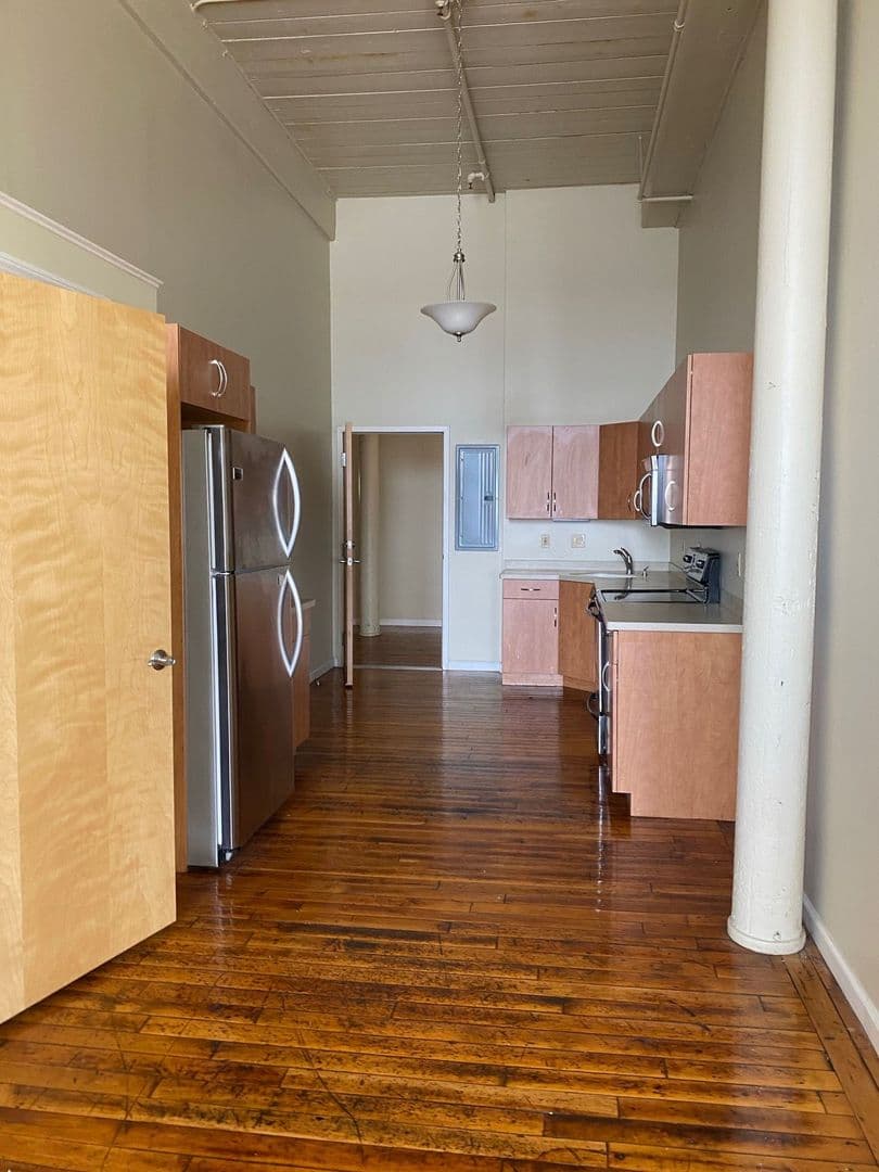 New Bedford Apartment: 75 Wamsutta Street