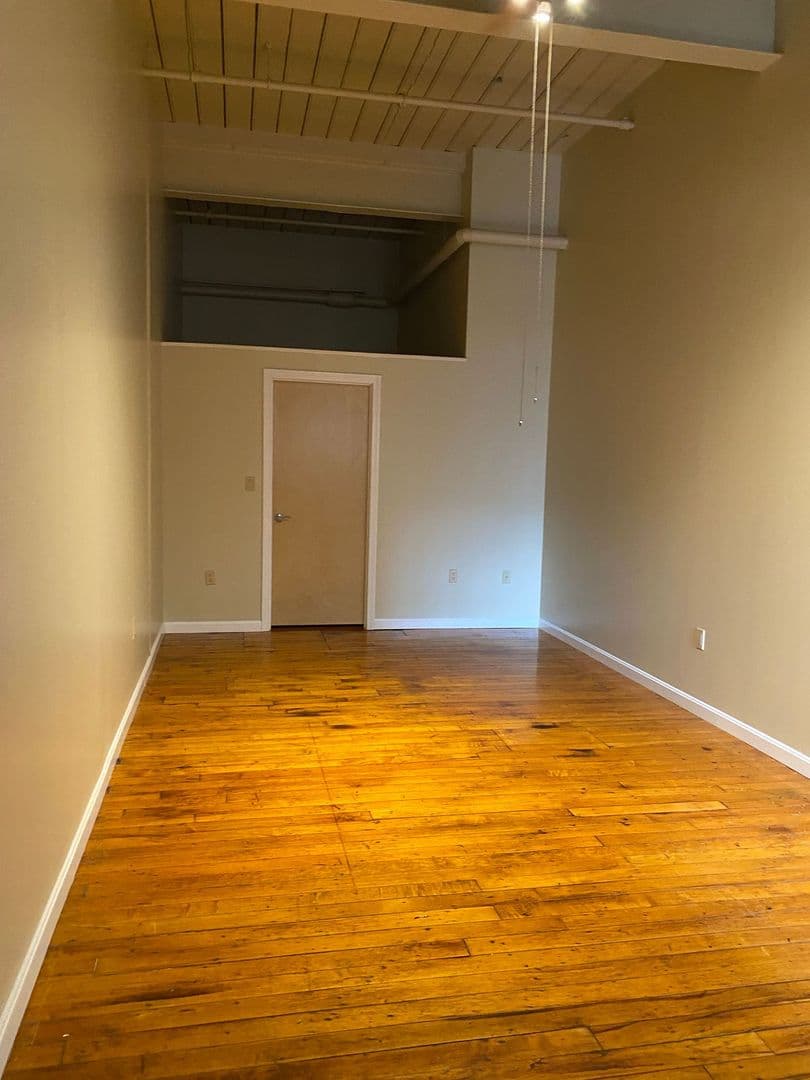 New Bedford Apartment: 75 Wamsutta Street