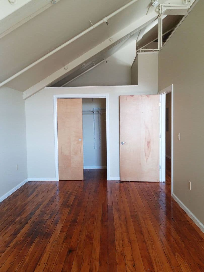 New Bedford Apartment: 75 Wamsutta Street