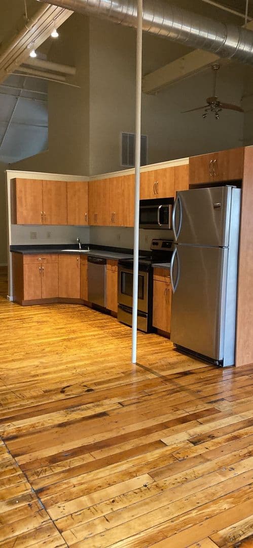 New Bedford Apartment: 75 Wamsutta Street