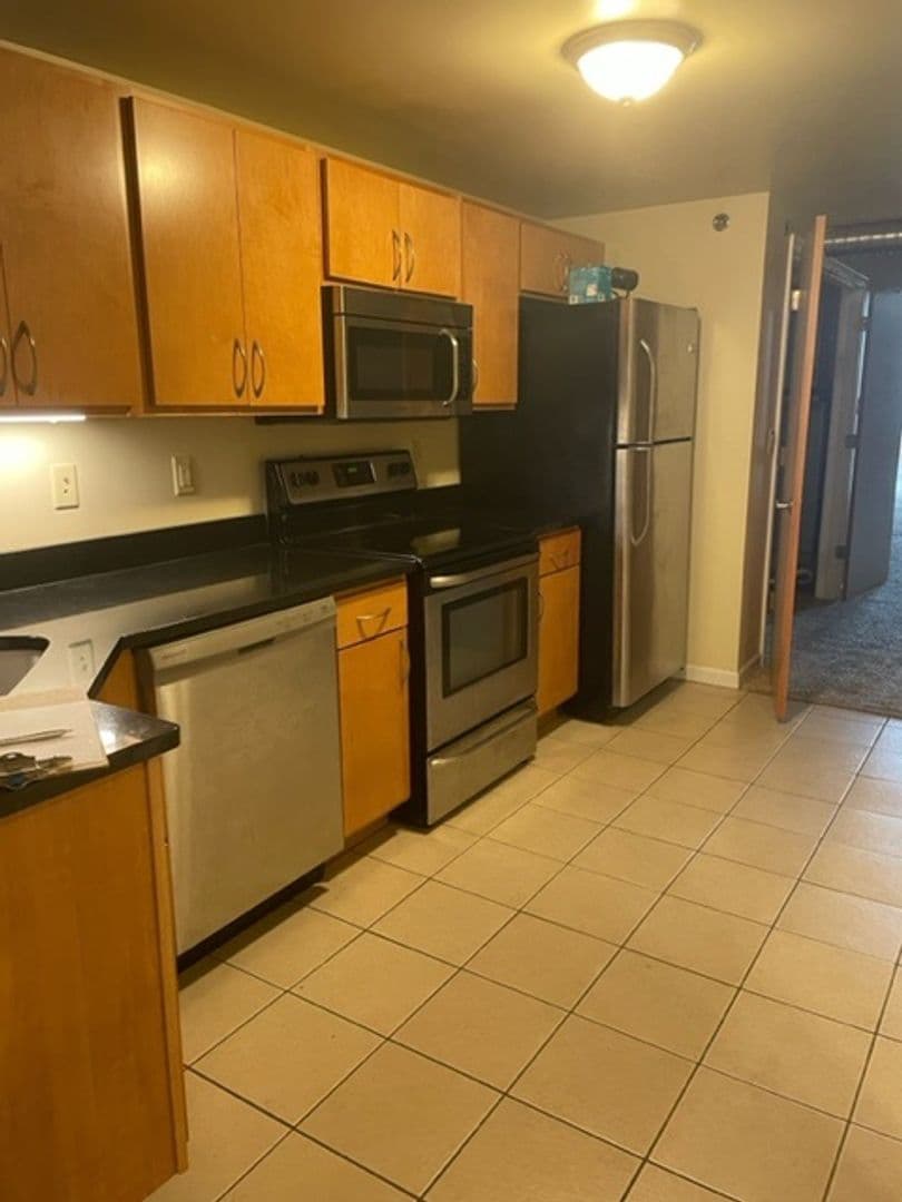 New Bedford Apartment: 10 Manomet Street