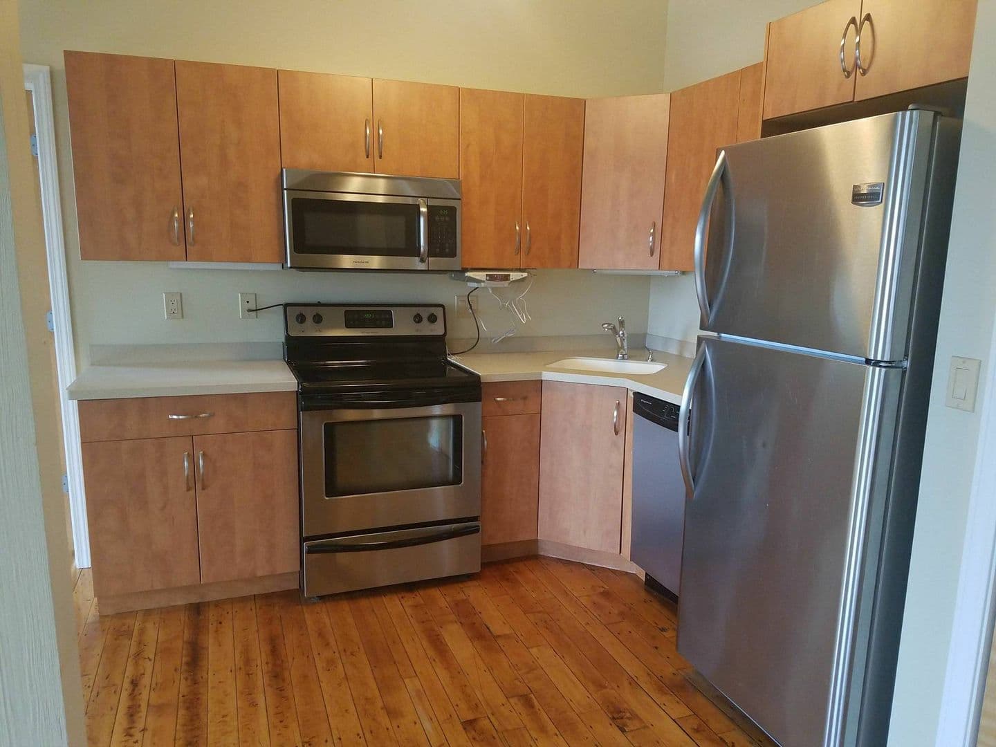 New Bedford Apartment: 75 Wamsutta Street