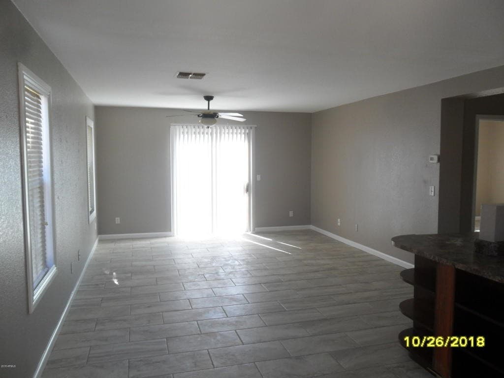 El Mirage House: 11509 W Charter Oak RD