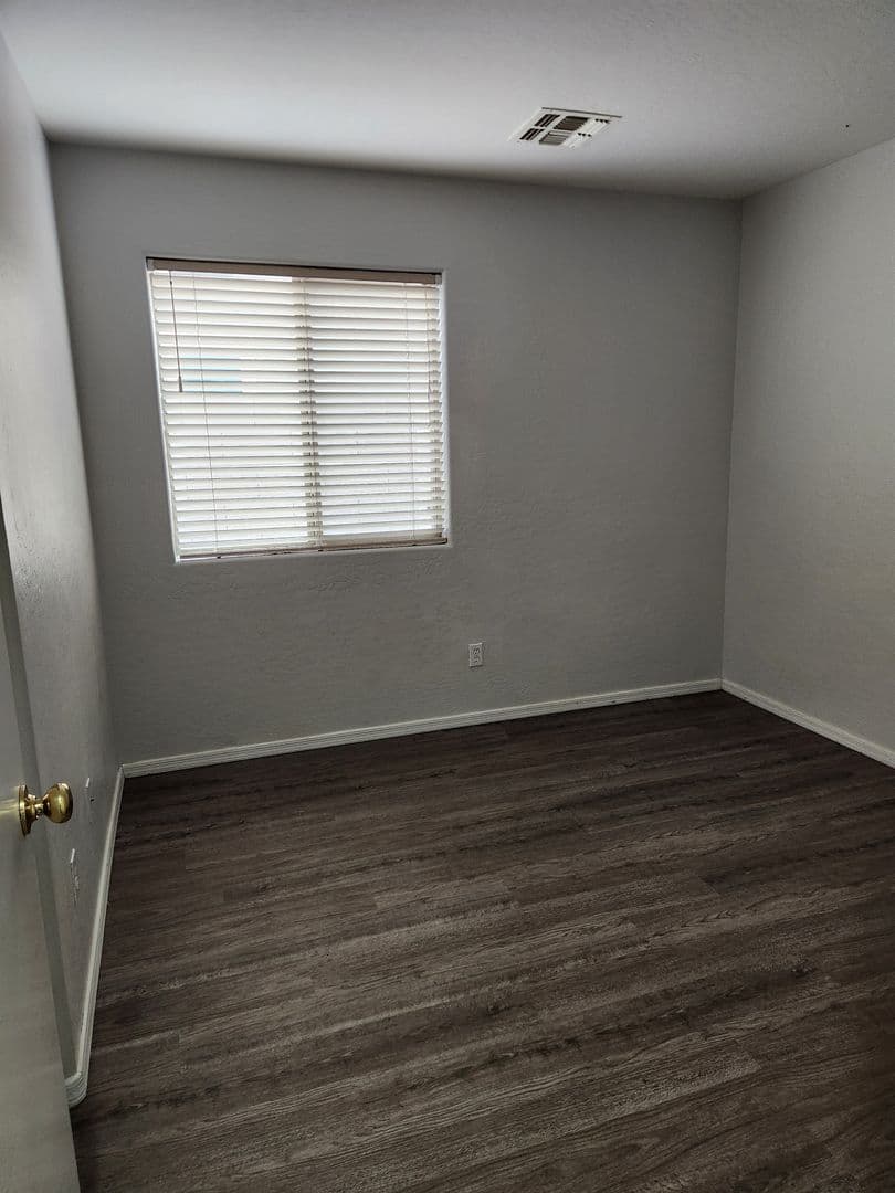 Avondale House: 2622 N 107th Ln