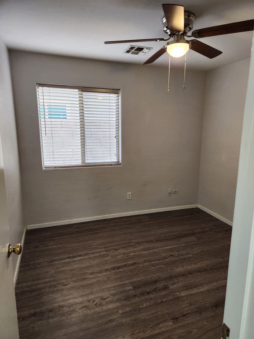 Avondale House: 2622 N 107th Ln
