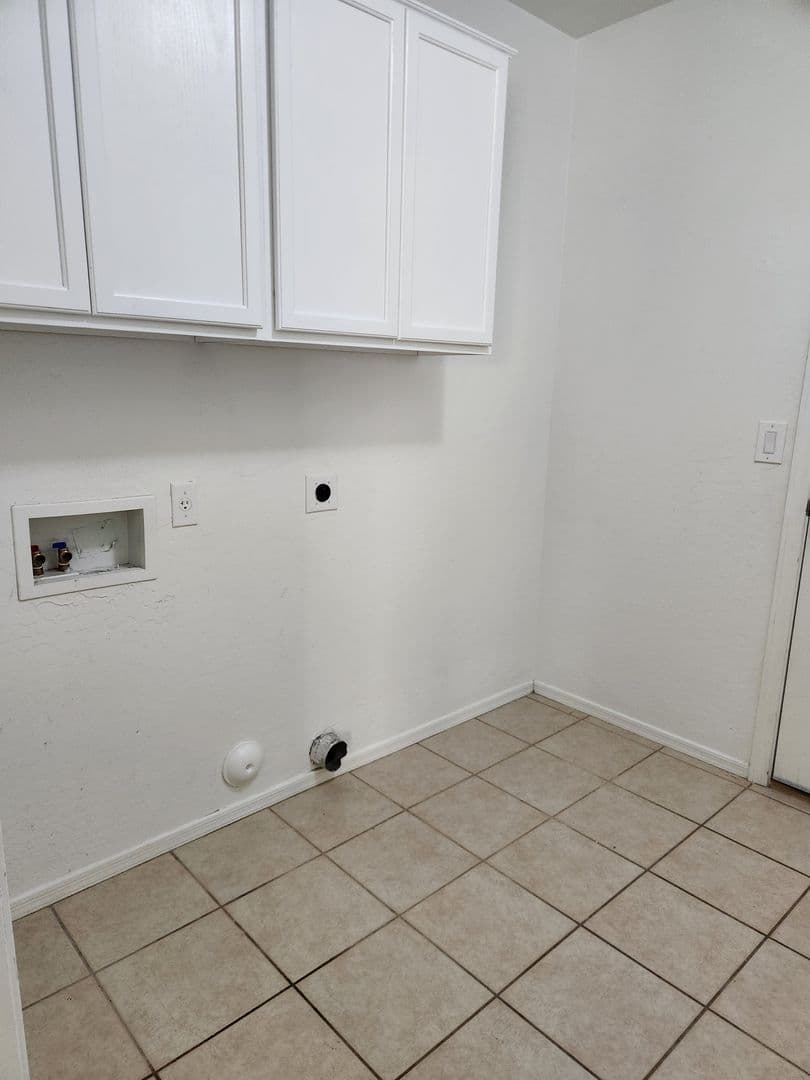 Avondale House: 2622 N 107th Ln