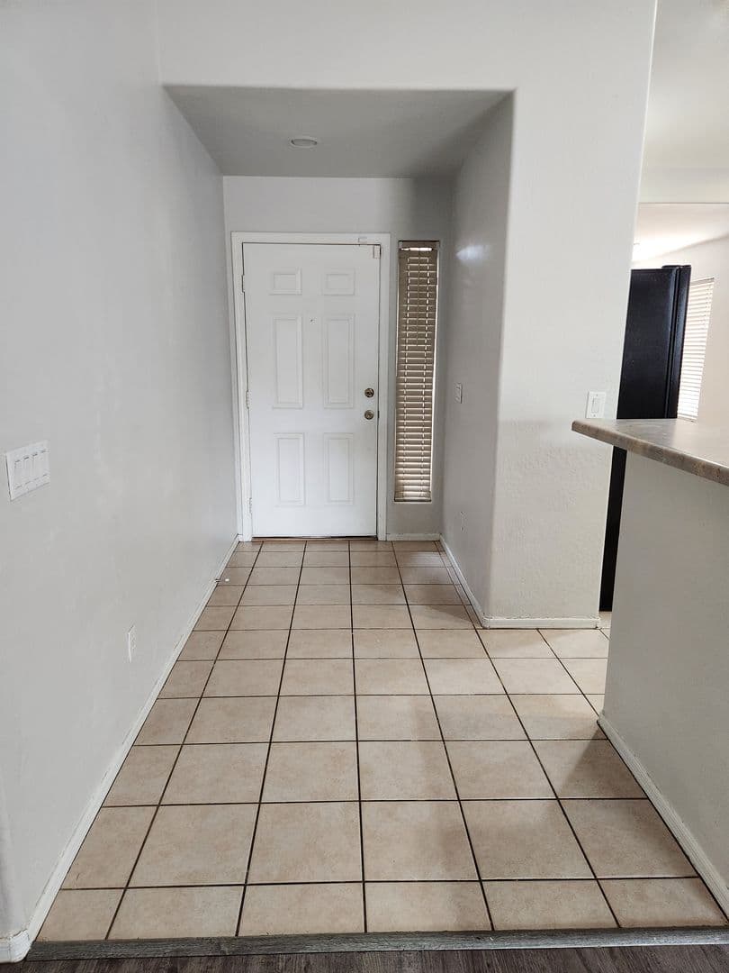 Avondale House: 2622 N 107th Ln
