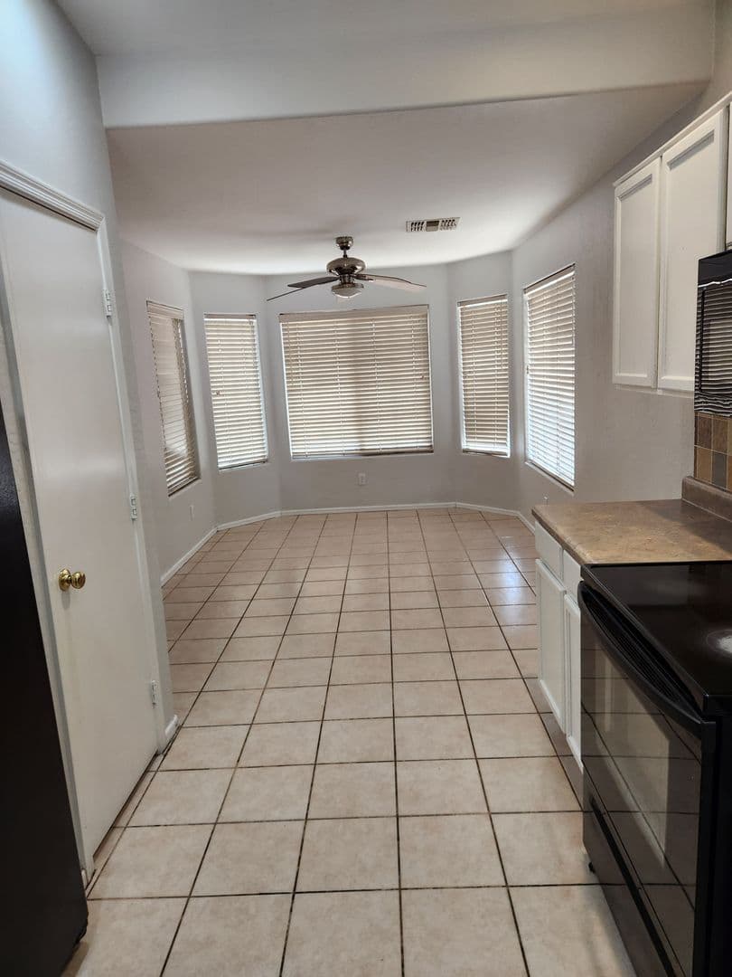 Avondale House: 2622 N 107th Ln