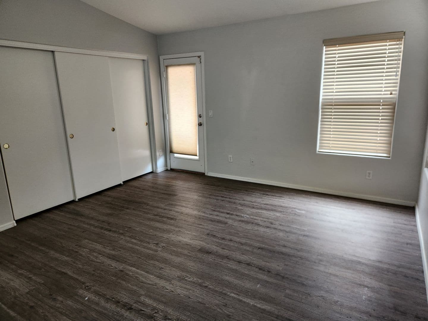 Avondale House: 2622 N 107th Ln