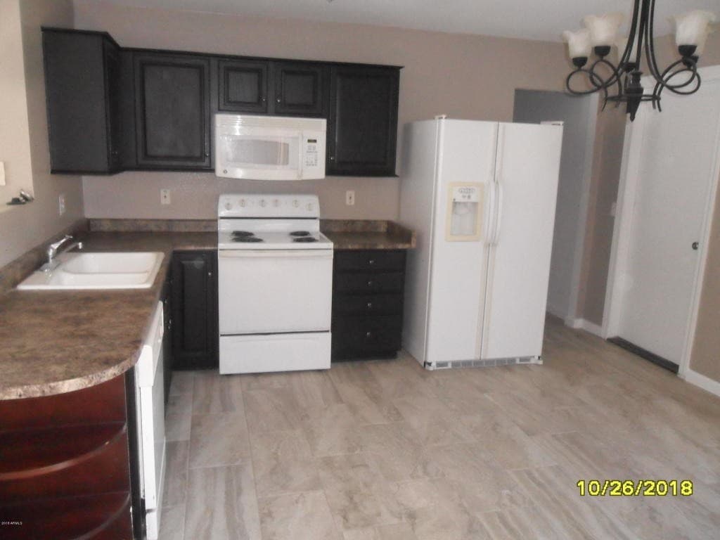 El Mirage House: 11509 W Charter Oak RD