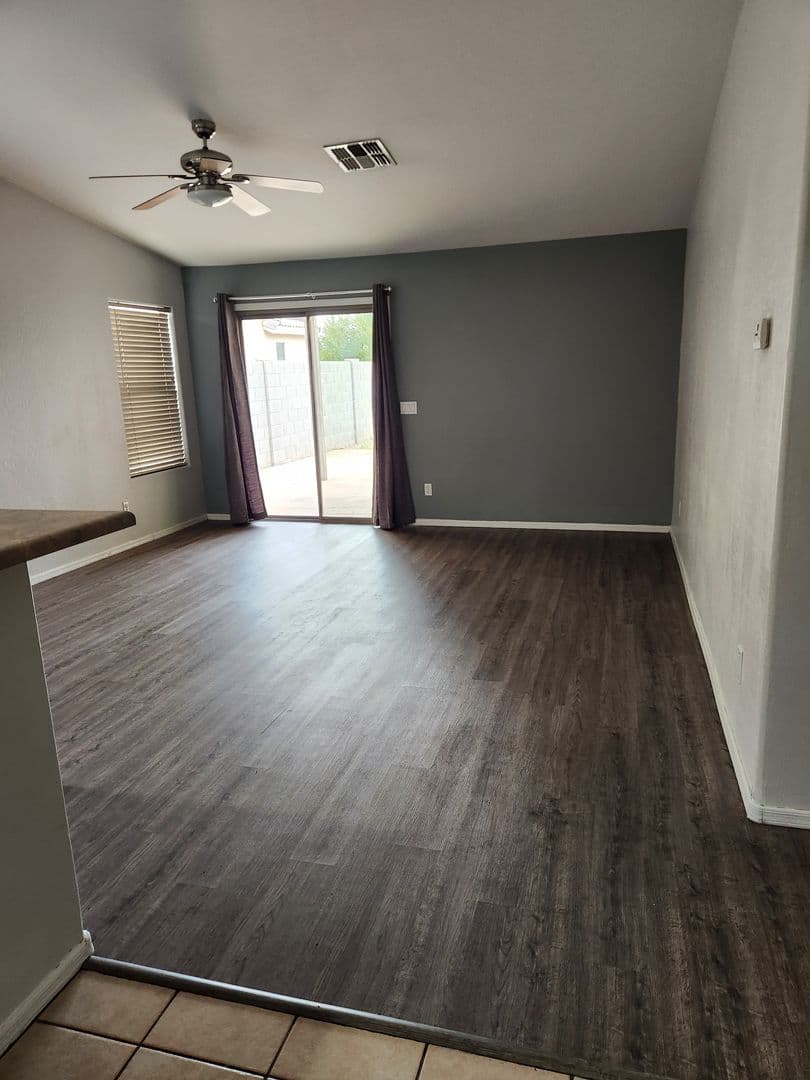 Avondale House: 2622 N 107th Ln
