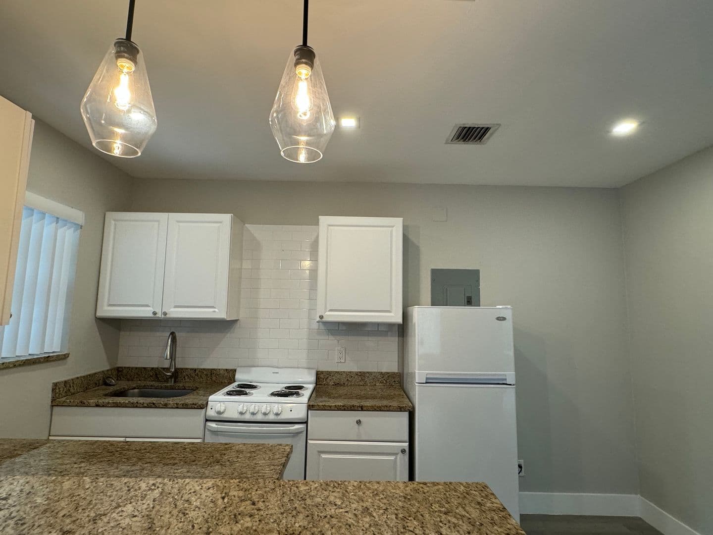 Fort Lauderdale Apartment: 716 SE 14th CT