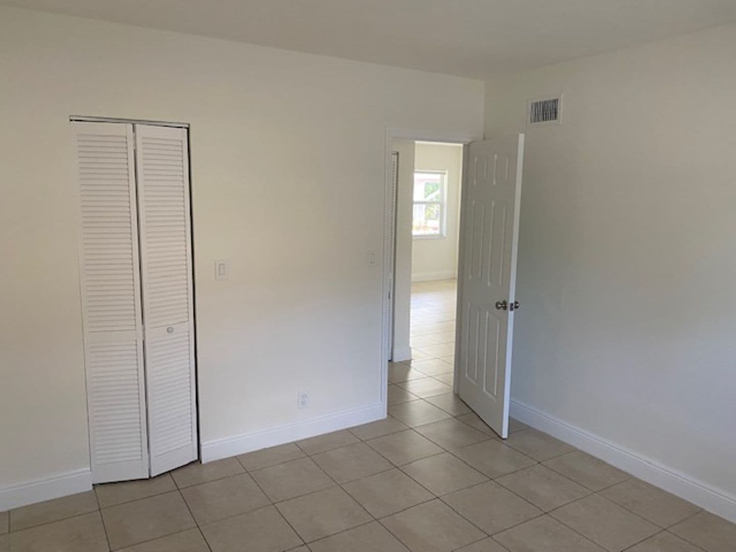 Fort Lauderdale Apartment: 452 SW 4th Ave