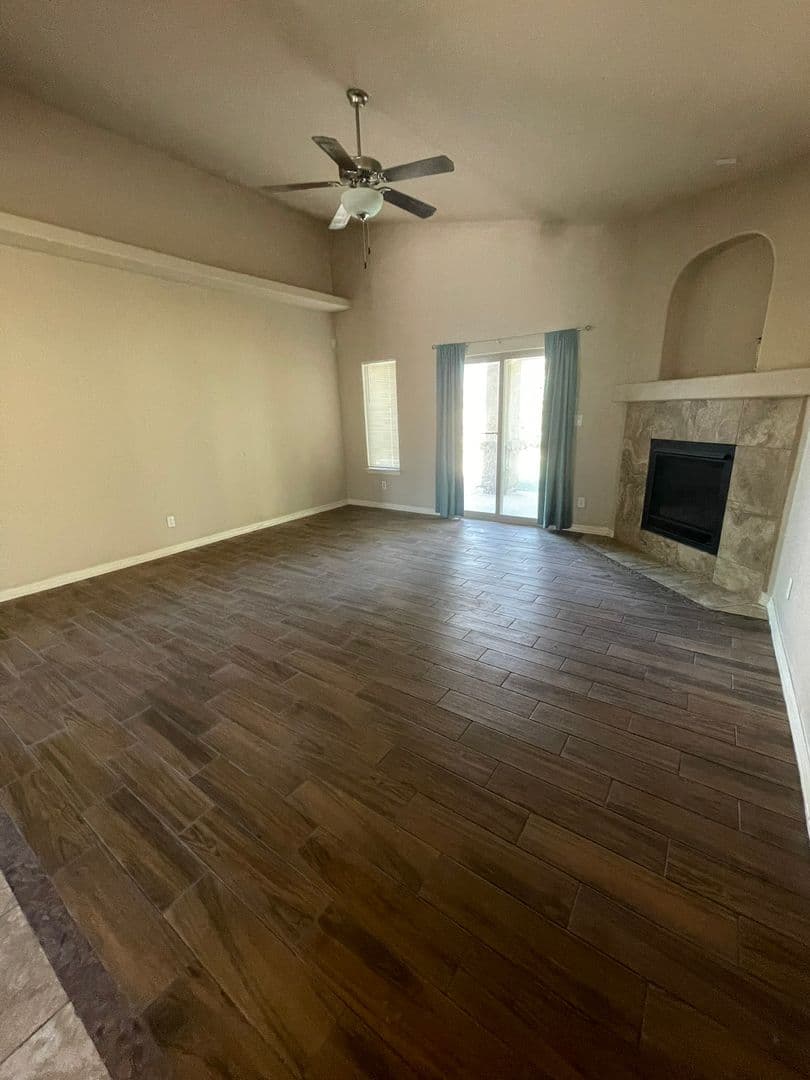 El Paso House: 14327 Early Morn Ave