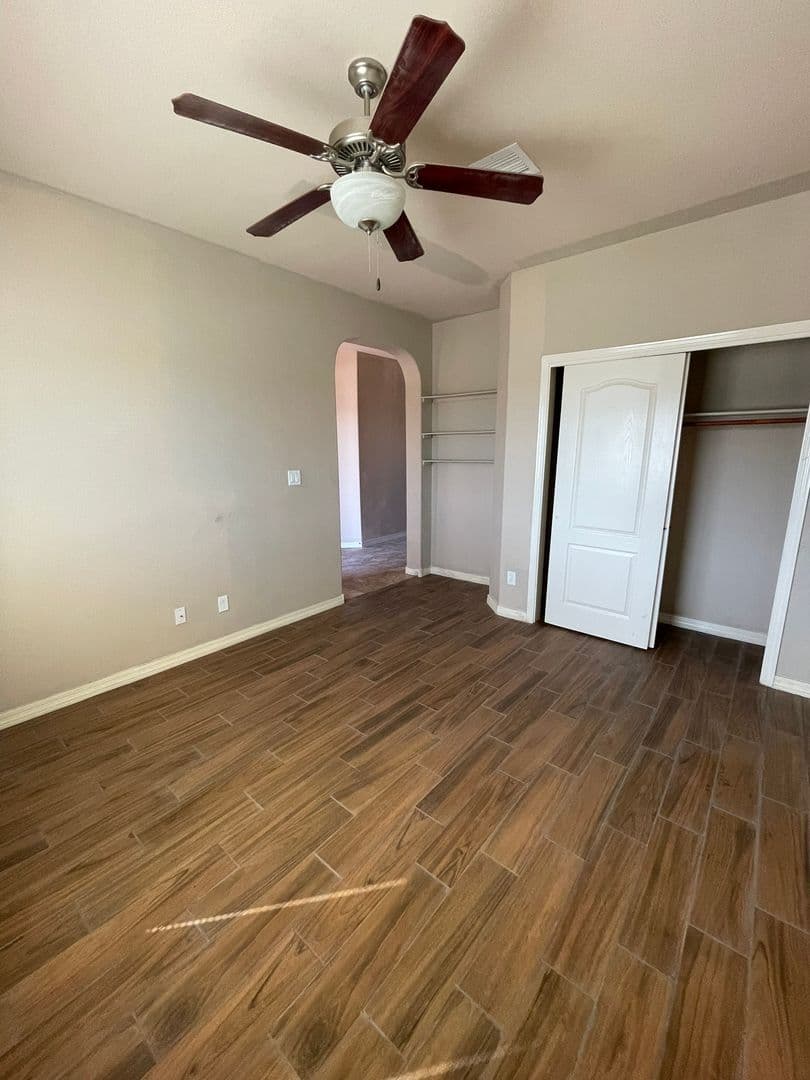 El Paso House: 14327 Early Morn Ave