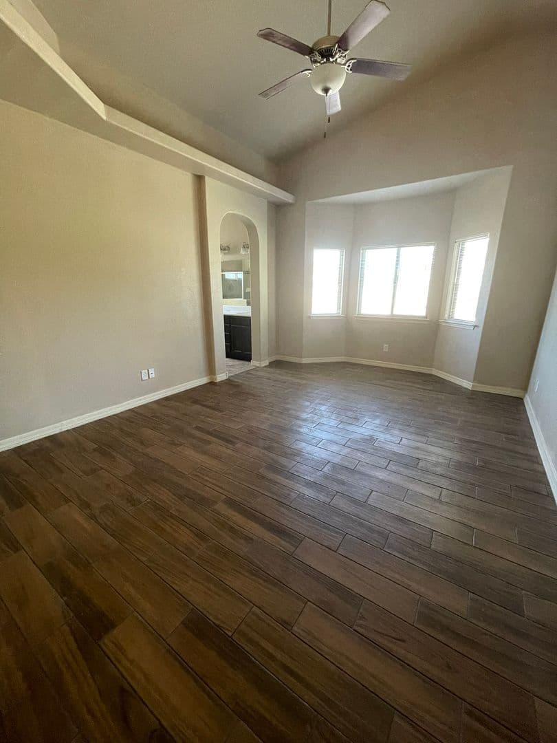 El Paso House: 14327 Early Morn Ave
