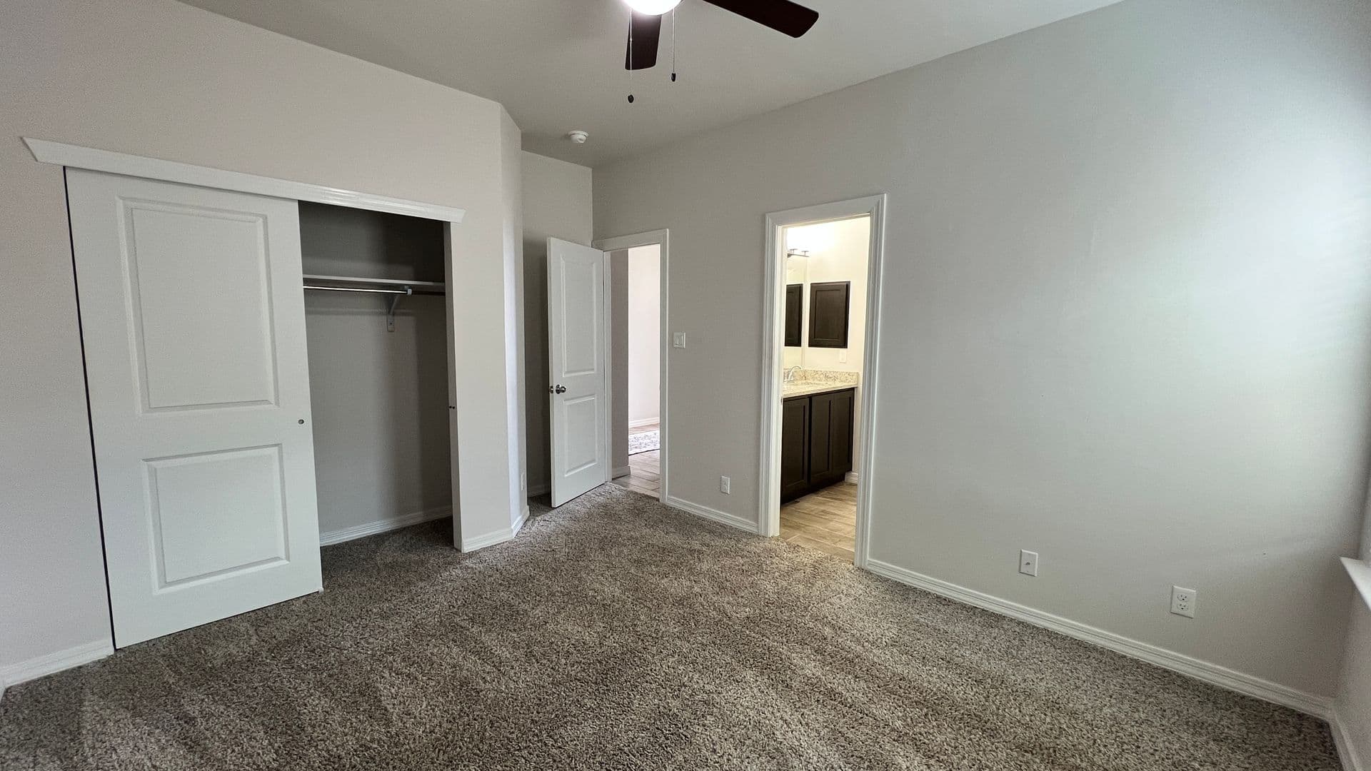 El Paso House: 1107 Sky River St