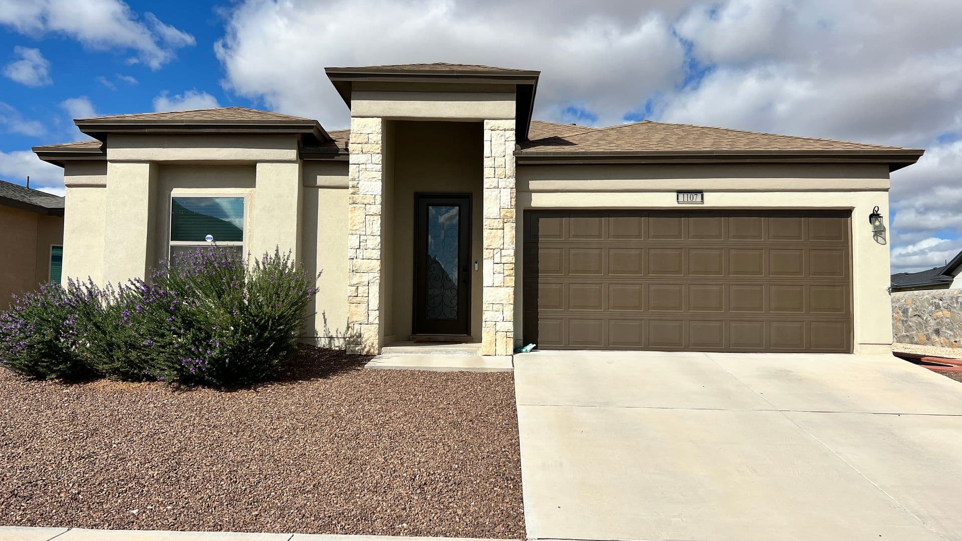 El Paso House: 1107 Sky River St