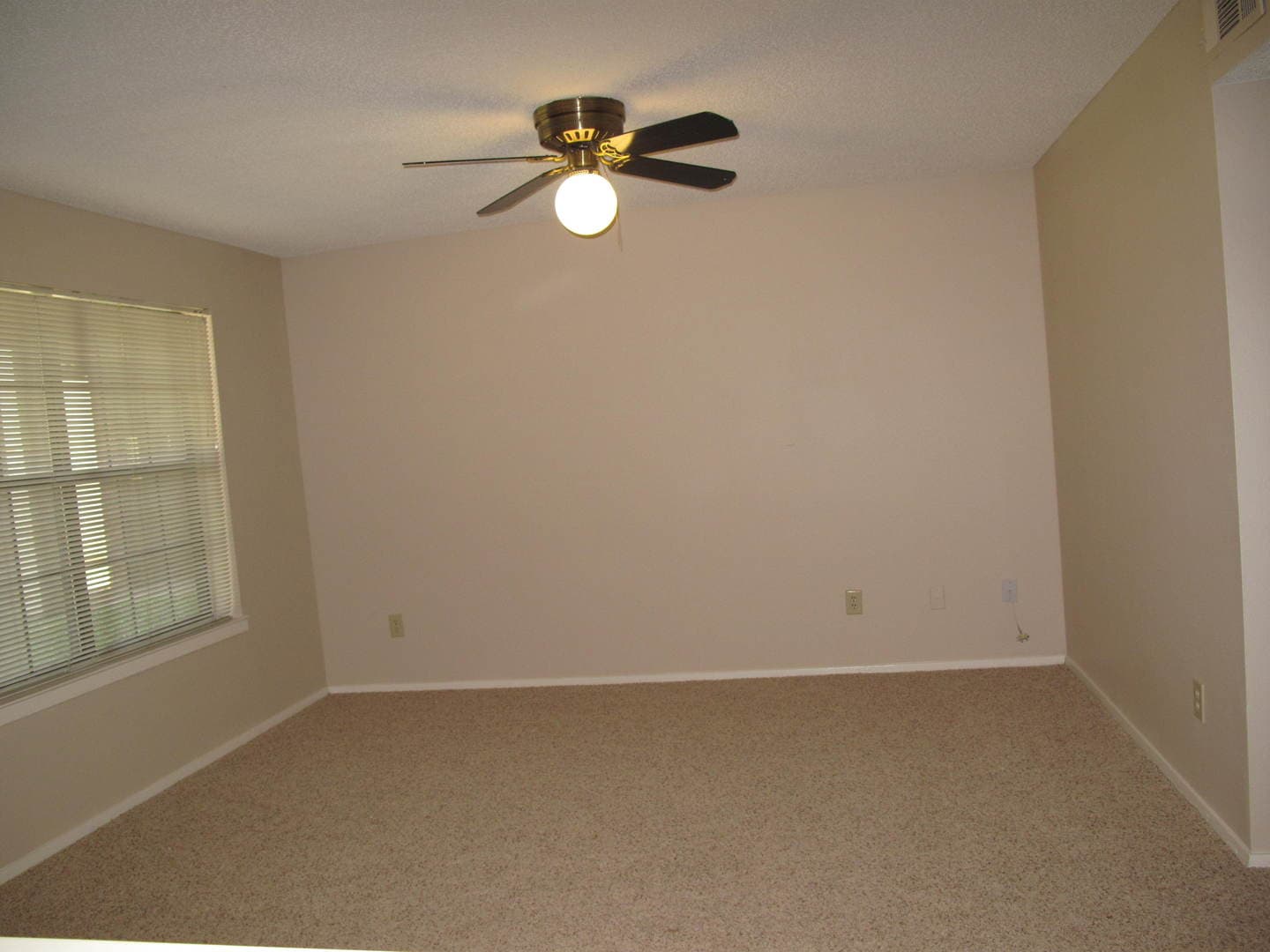 Denton Apartment: 218 North Texas Boulevard