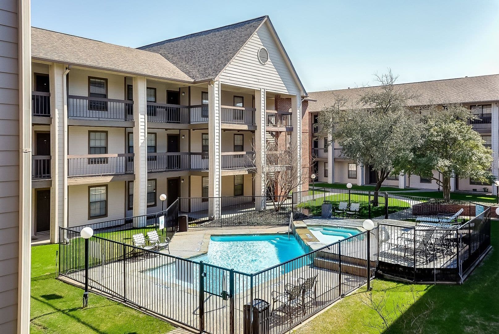 Denton Apartment: 218 North Texas Boulevard