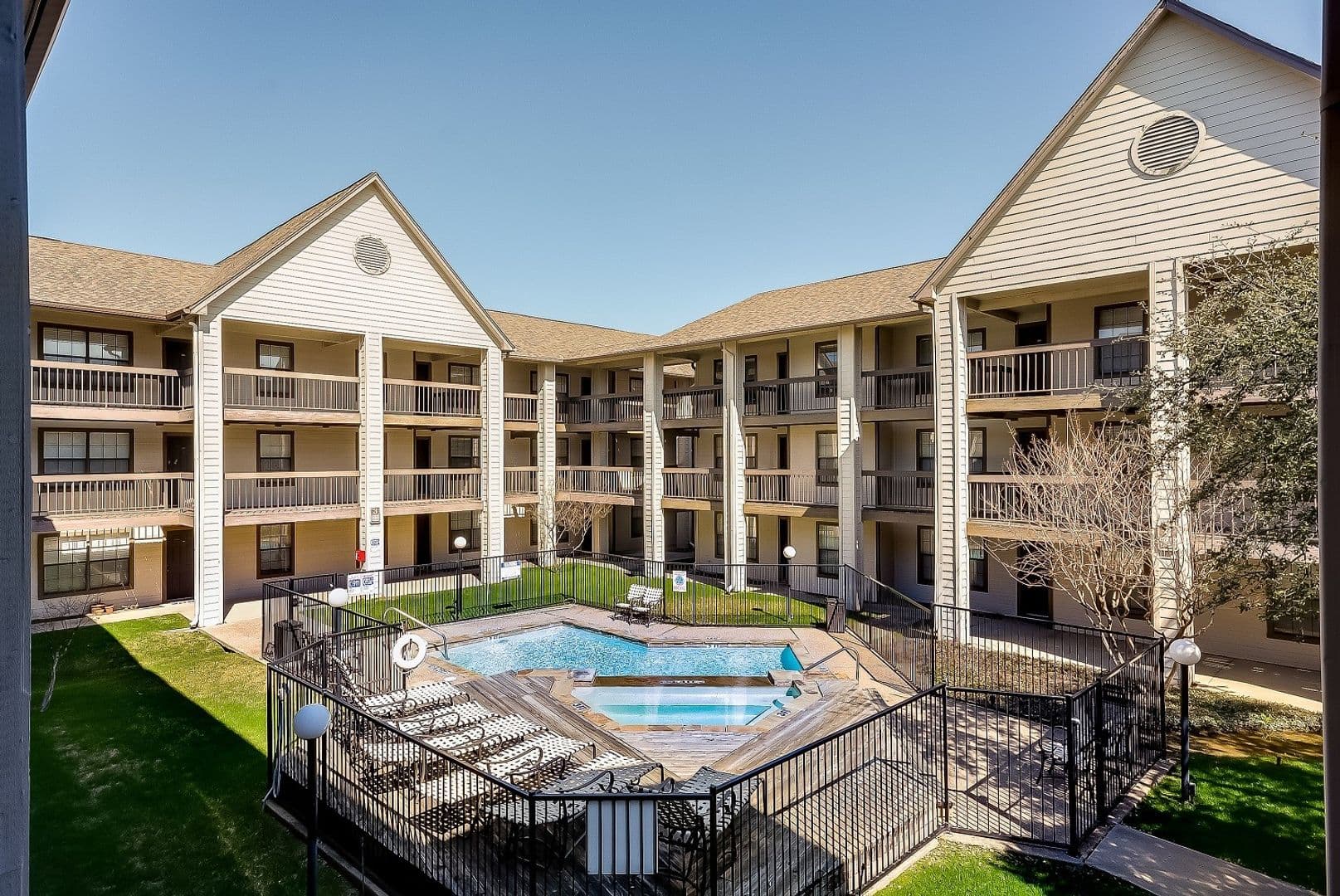 Denton Apartment: 218 North Texas Boulevard