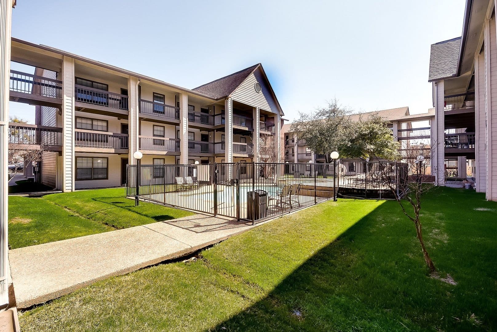 Denton Apartment: 218 North Texas Boulevard