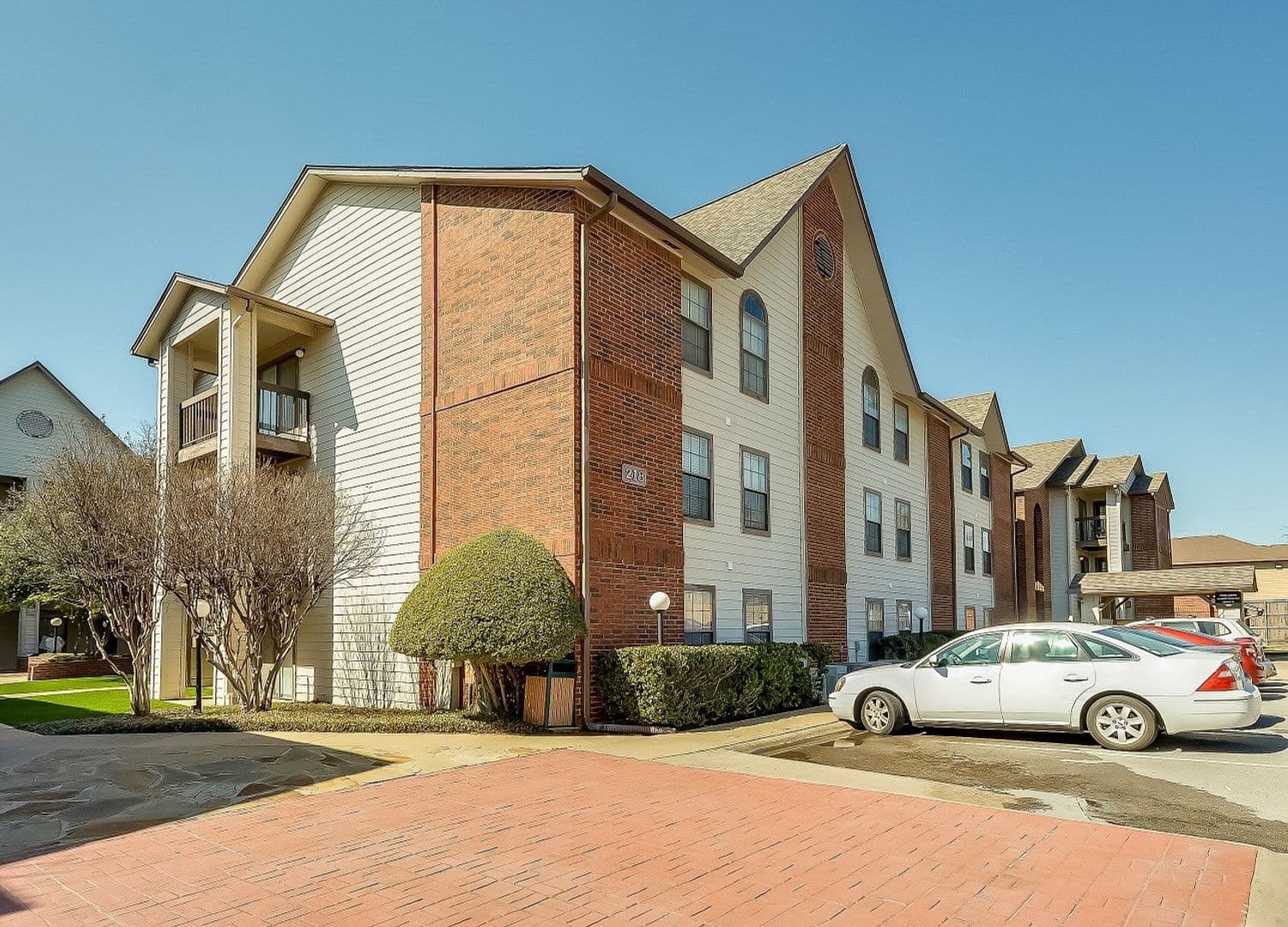 Denton Apartment: 218 North Texas Boulevard