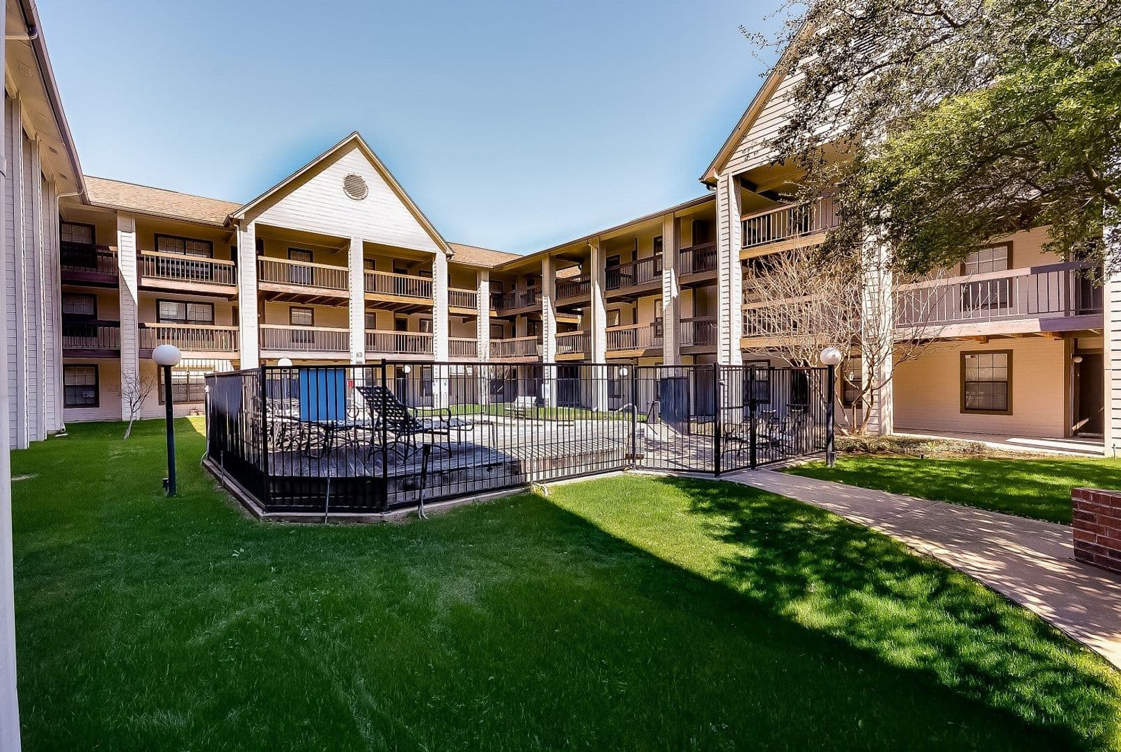 Denton Apartment: 218 North Texas Boulevard