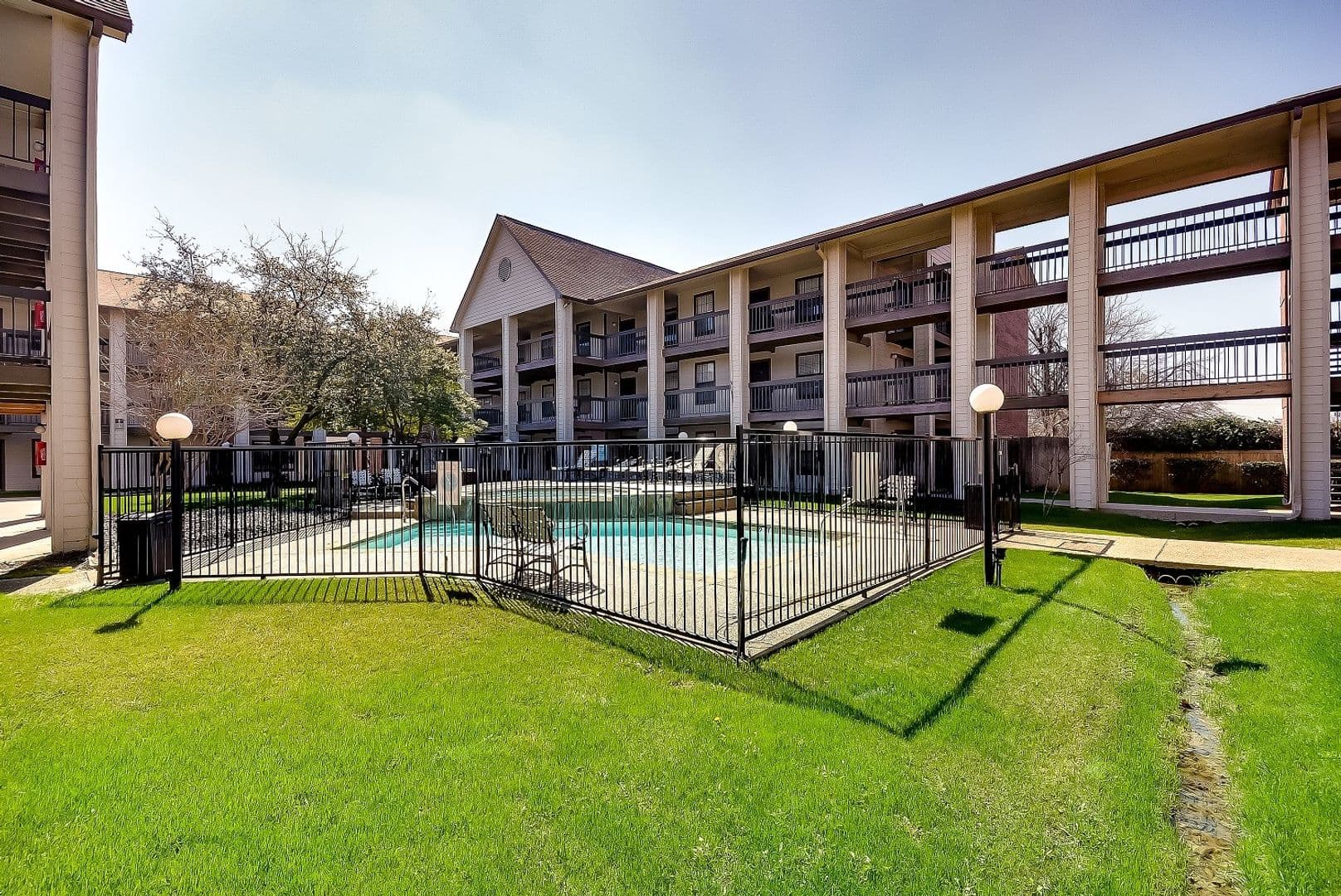 Denton Apartment: 218 North Texas Boulevard