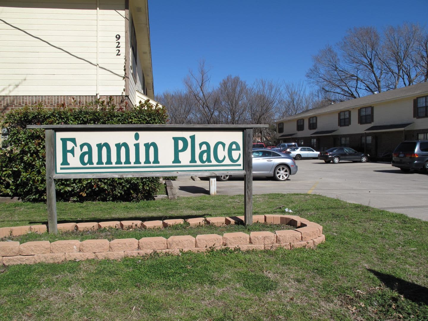 Denton Apartment: 922 Fannin Street