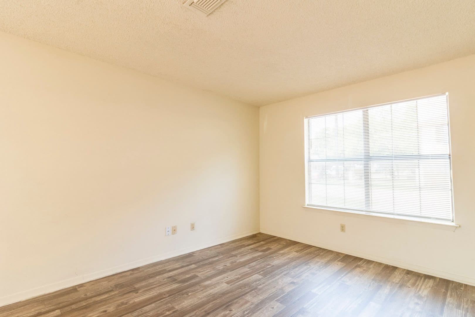 Denton Apartment: 922 Fannin Street