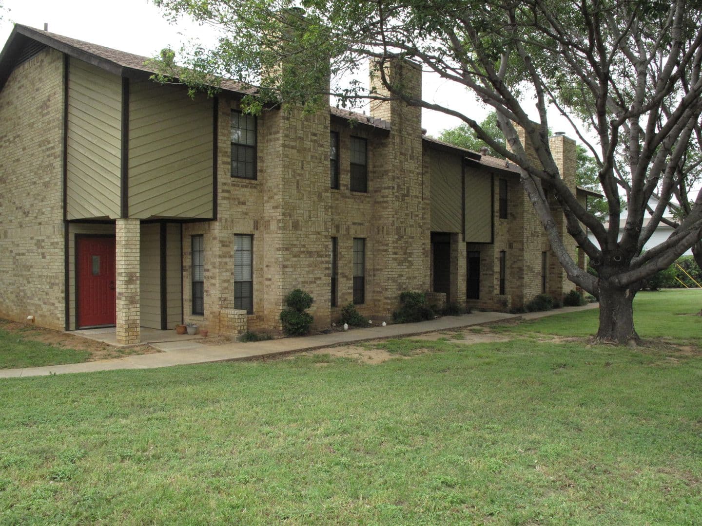 Denton Townhome: 900B Kilkenny Court