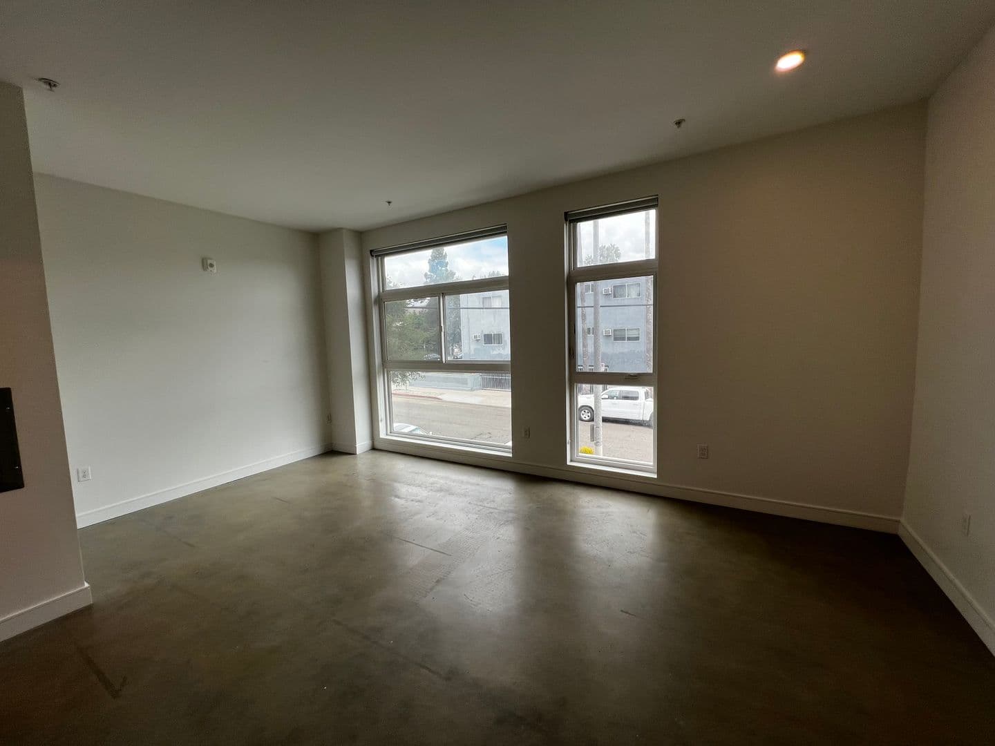 LOS ANGELES Apartment: 152 N RAMPART