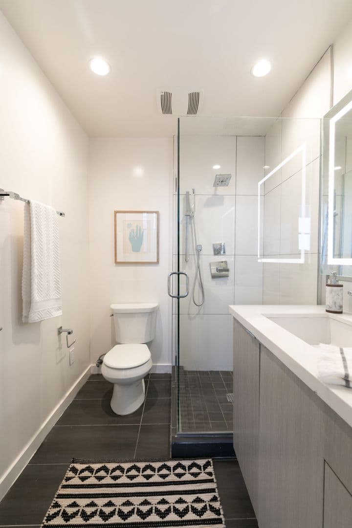 LOS ANGELES Apartment: 753 LILLIAN WAY