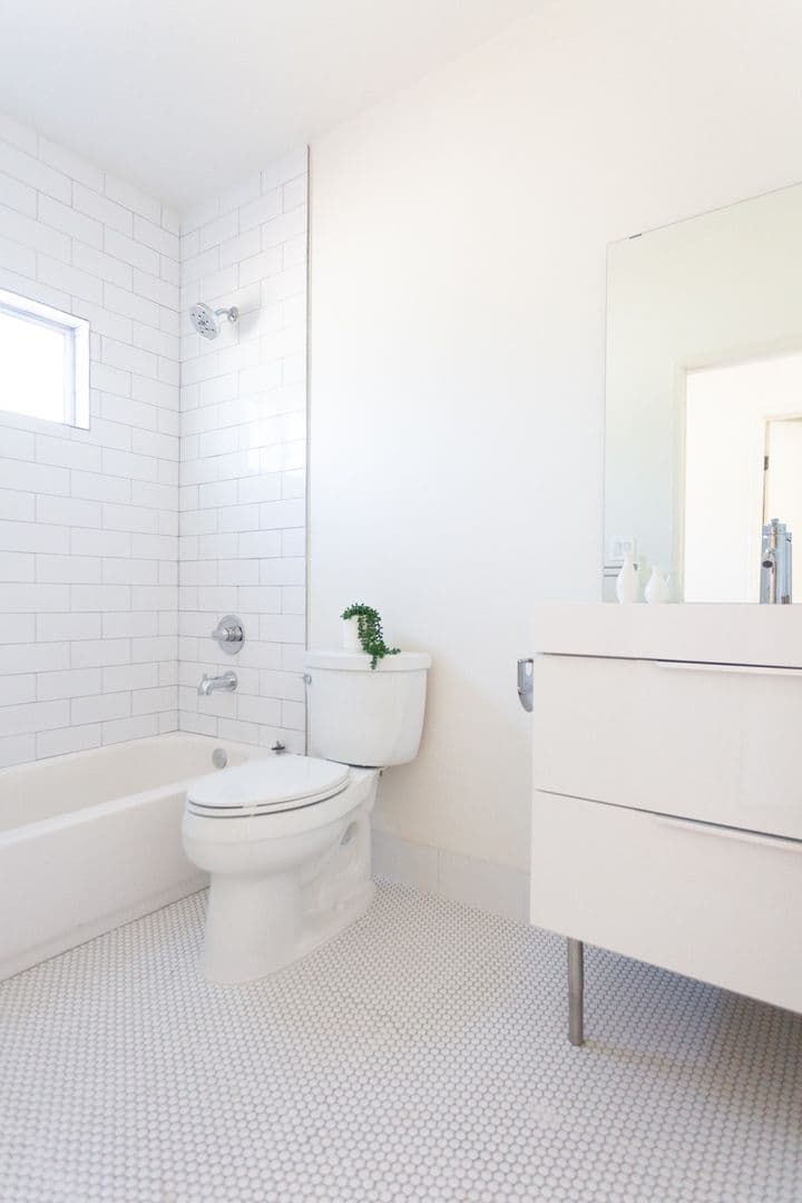LOS ANGELES Apartment: 421 N. AVE 50