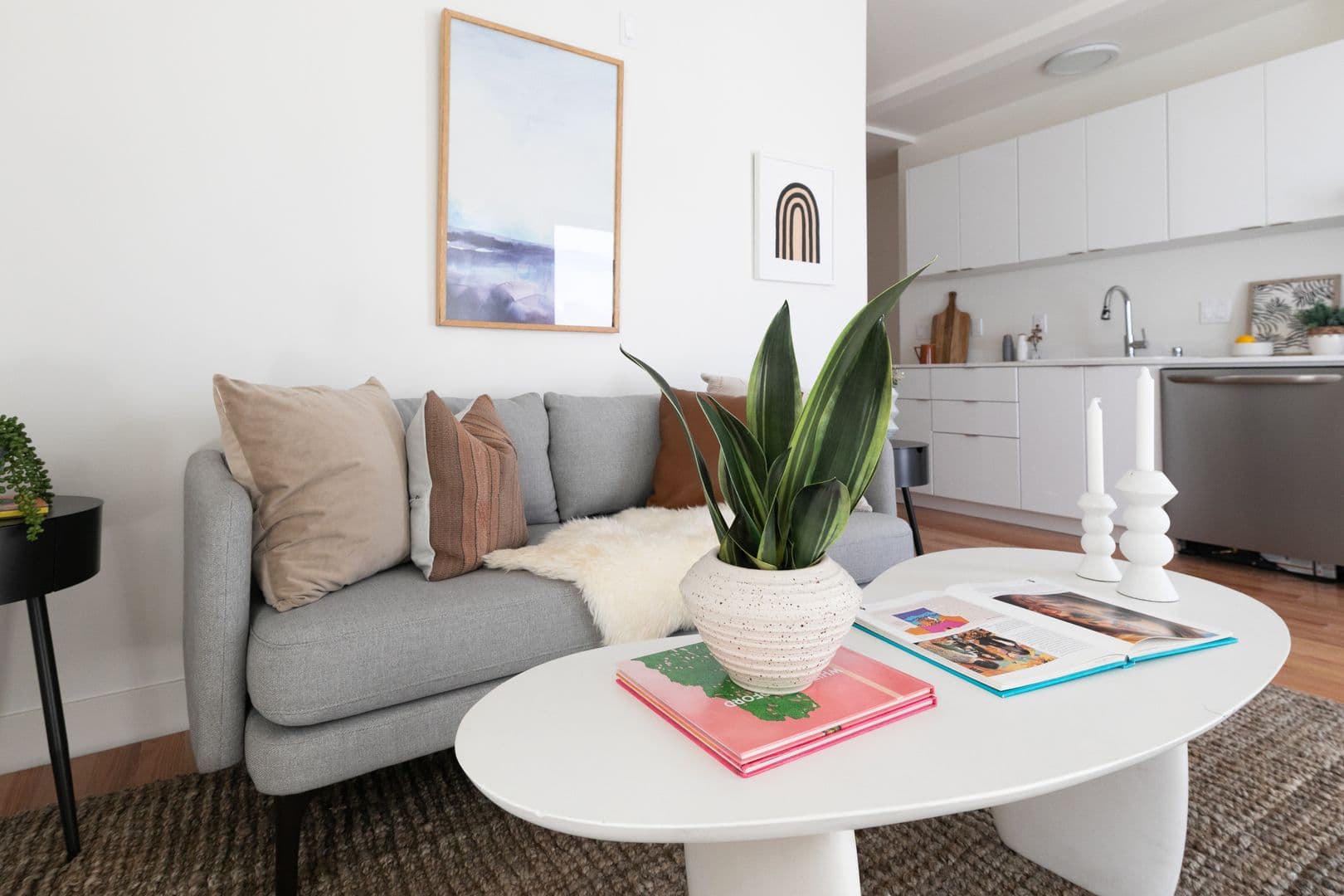 LOS ANGELES Apartment: 121 N BERENDO ST