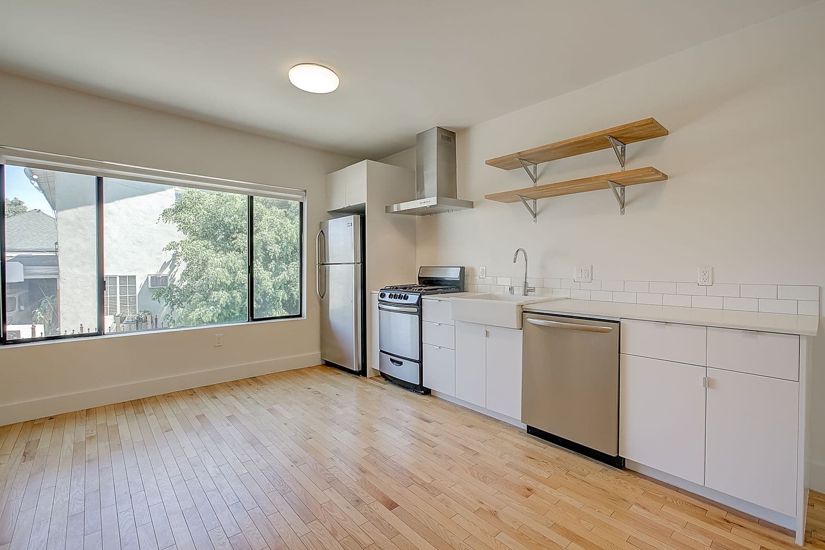 LOS ANGELES Apartment: 306 N. BONNIE BRAE ST.