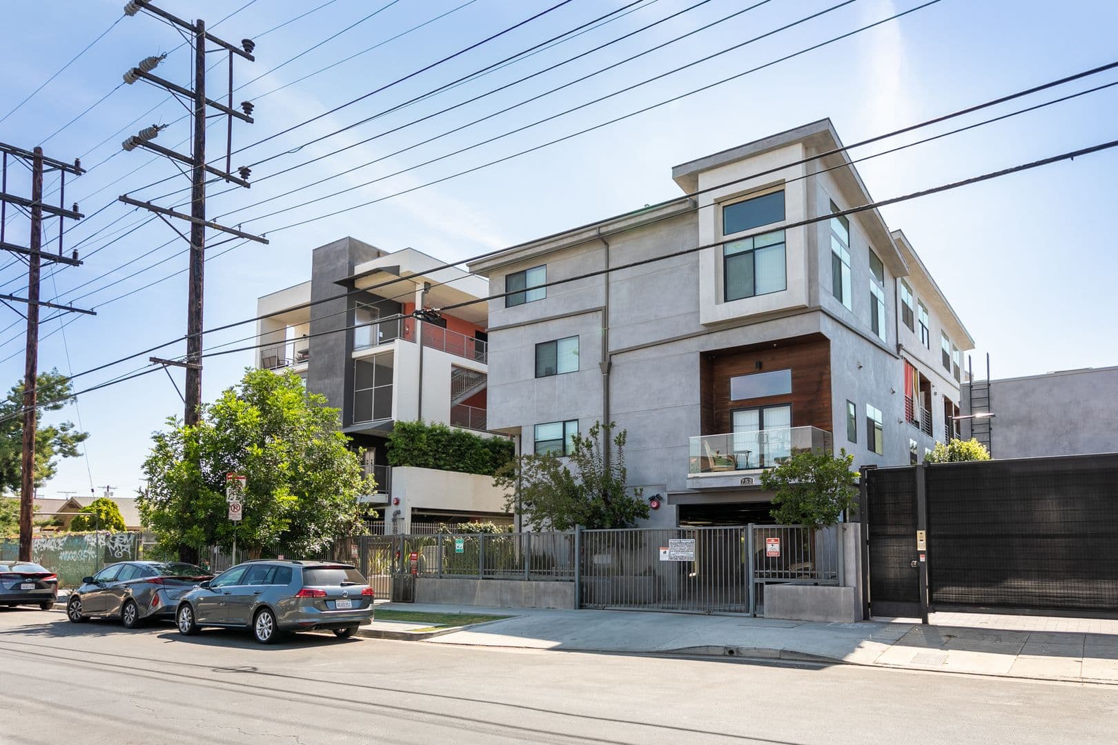 LOS ANGELES Apartment: 753 LILLIAN WAY