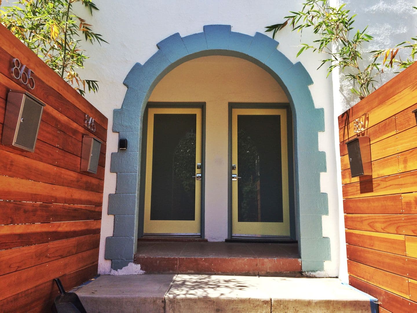 LOS ANGELES Apartment: 865 N. HOOVER ST.