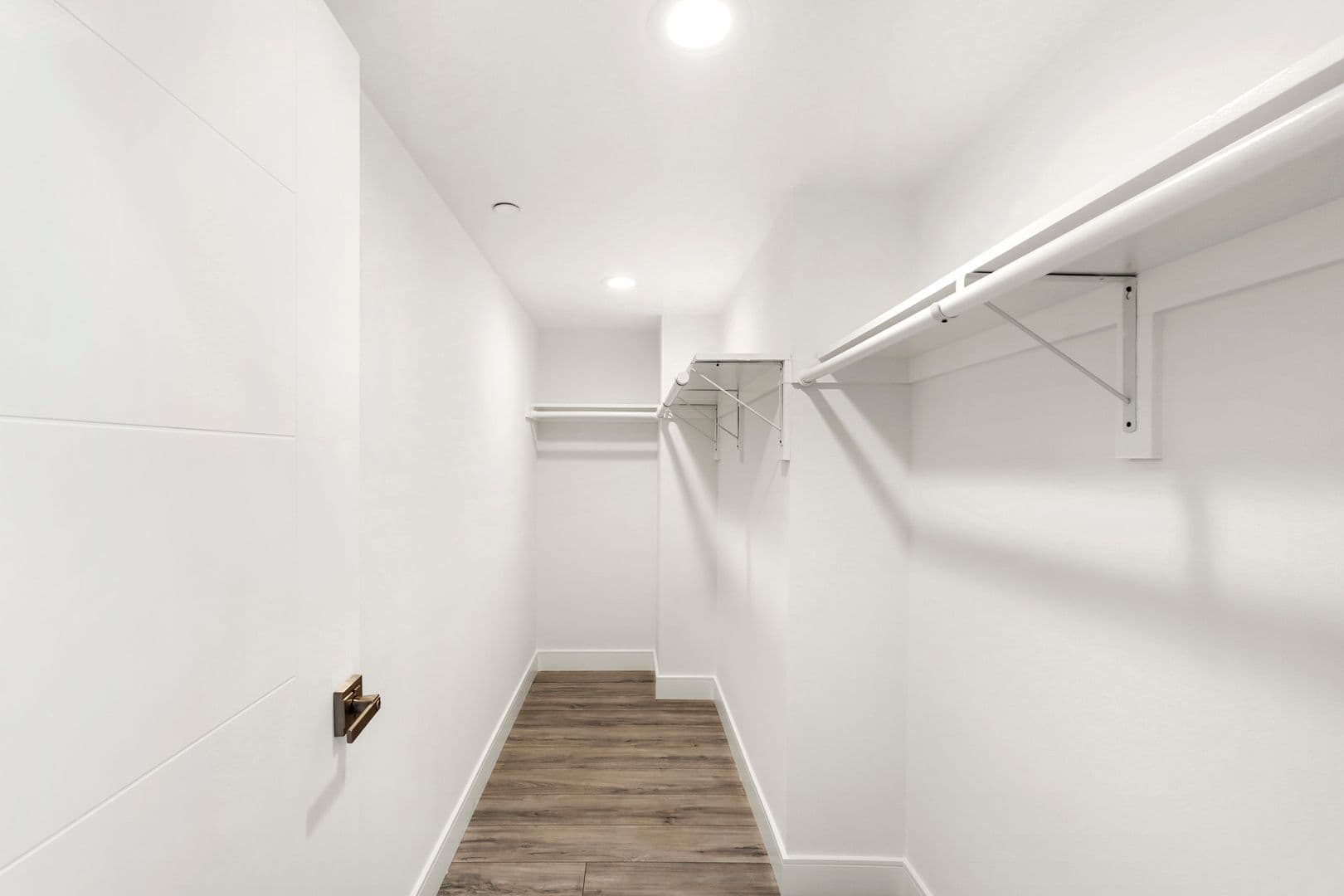 LOS ANGELES Apartment: 2414 S WEST VIEW ST