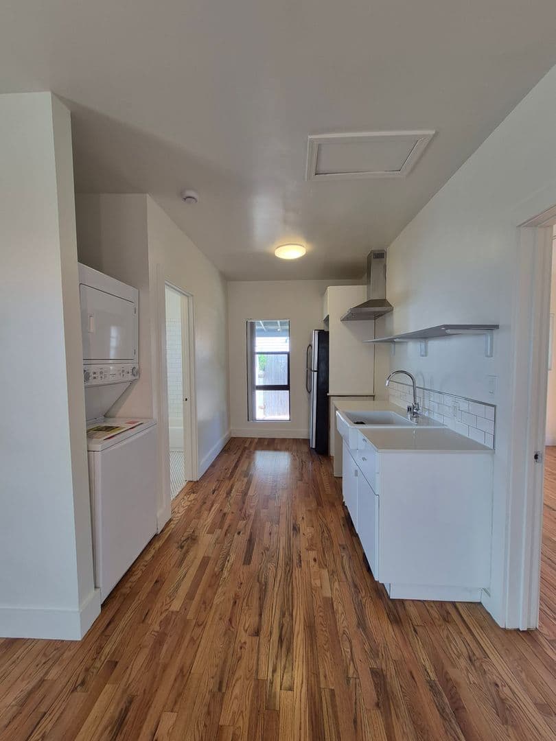 LOS ANGELES Apartment: 252 SOUTH AVENUE 18