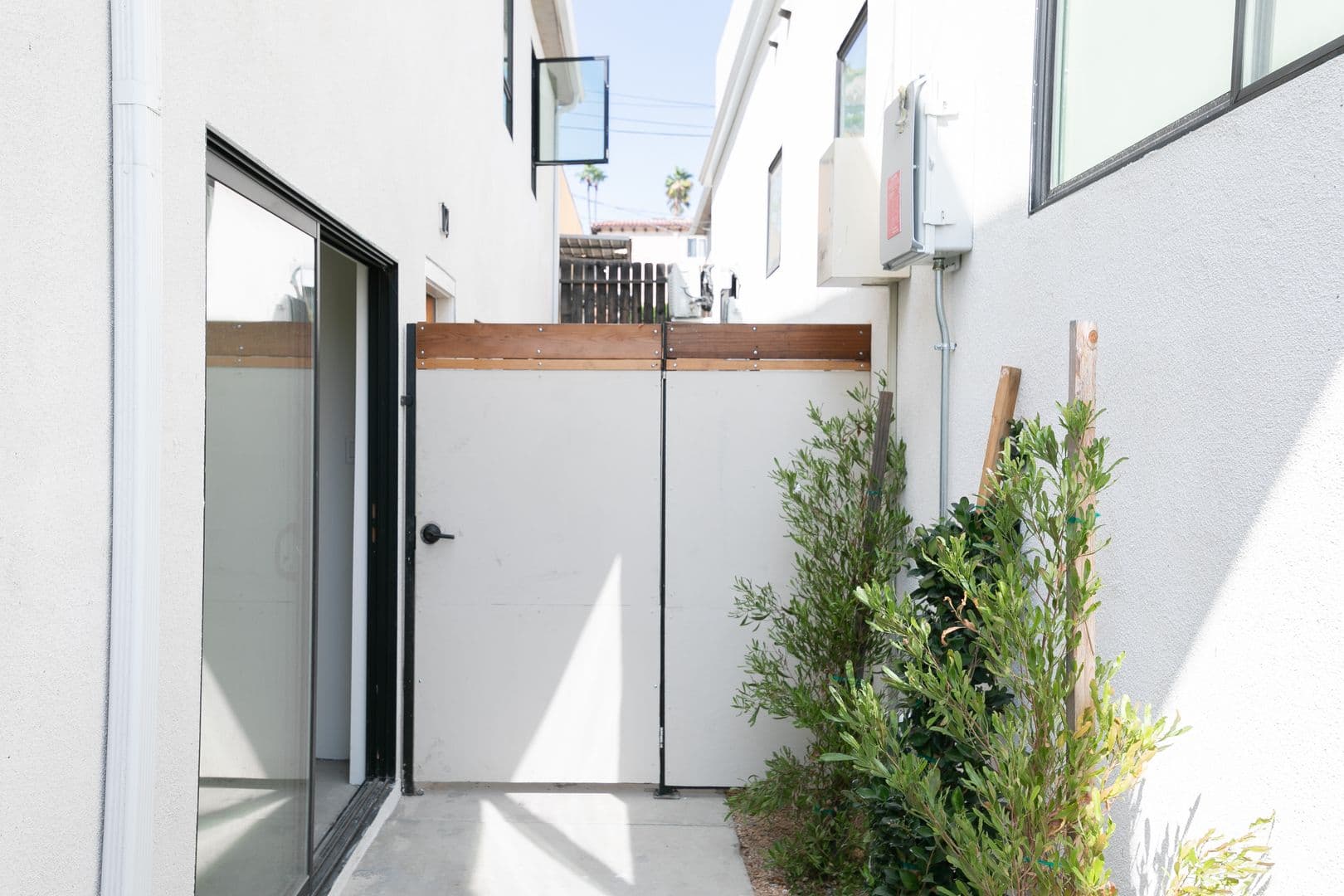 LOS ANGELES Apartment: 121 N BERENDO ST