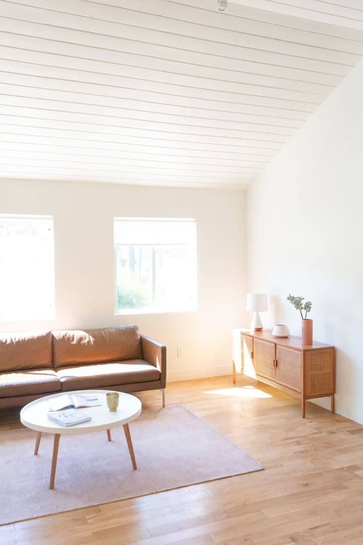 LOS ANGELES Apartment: 421 N. AVE 50