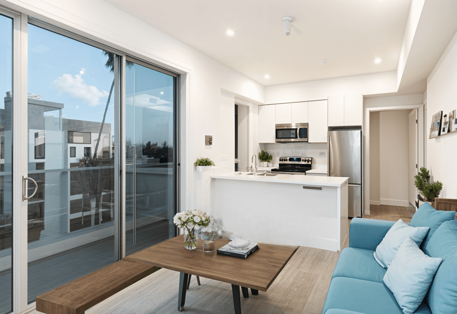 LOS ANGELES Apartment: 139 S. OCCIDENTAL BLVD