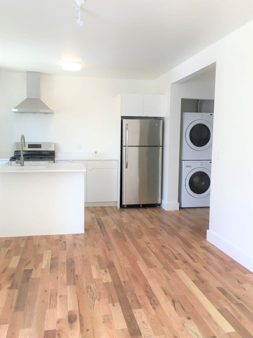 LOS ANGELES Apartment: 441 CORONADO TERRACE