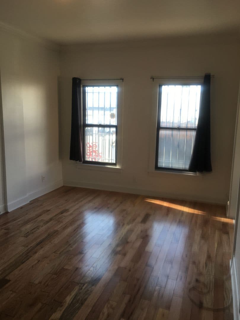 LOS ANGELES Apartment: 117 N. RENO ST