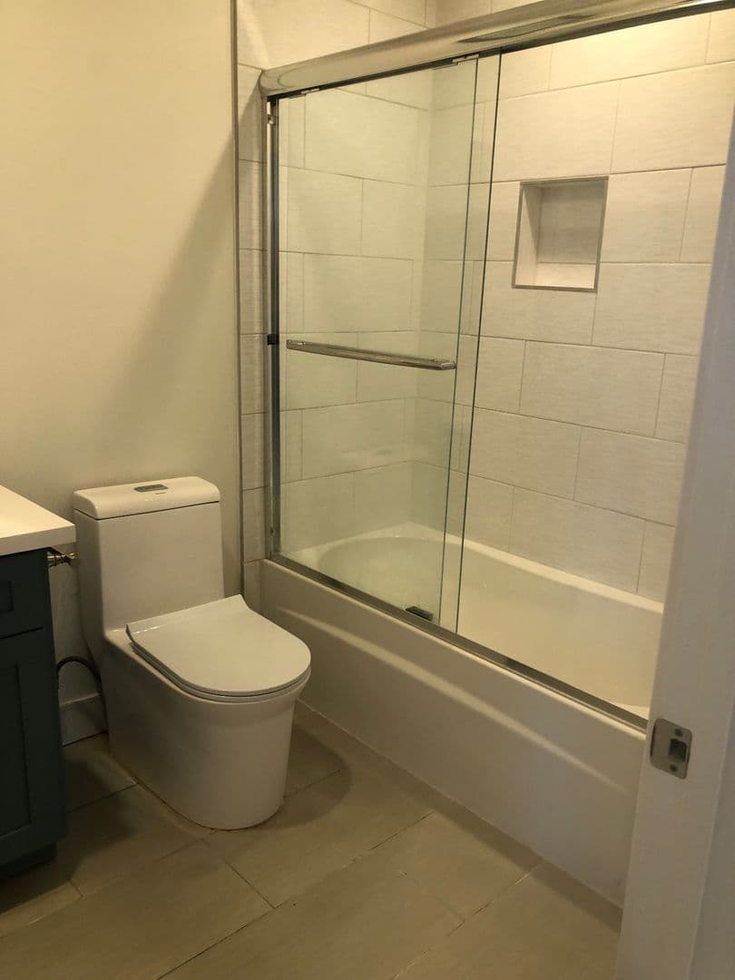 LOS ANGELES Apartment: 2414 S WEST VIEW ST